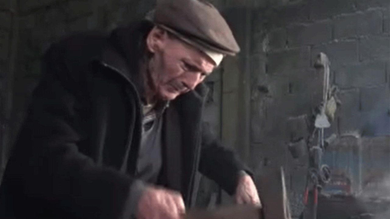 80 yıldır aynı işi yapıyor: Mustafa dede yaşıtlarına taş çıkartıyor!