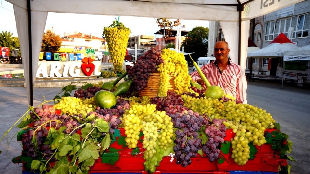 800 kilo üzümden dev üzüm salkımı 