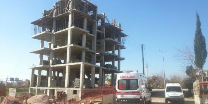 Adana'da inşaattan düşen işçi yaralandı