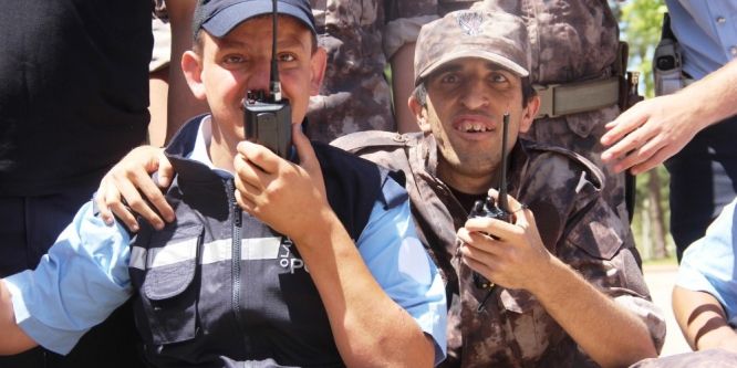 Engelliler bir günlüğüne polis oldu