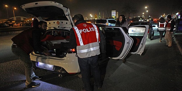 81 ilde eş zamanlı uygulama başladı! Çok sayıda firari suçlu yakalandı