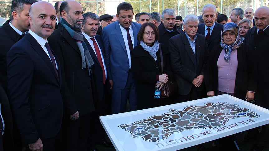 81 vilayetin toprağıyla yapılan Türkiye haritası