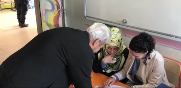 81 yaşındaki Cevat dede sandık başında