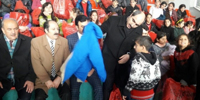 Van’da ‘120 Kahraman Çocuk’ anısına yardım