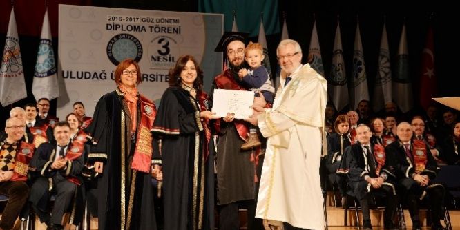 Kaza sonrası ayrıldı, 18 sene sonra mezun oldu