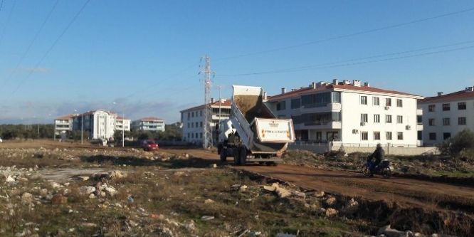 Ayvalık’ta yol onarım çalışmaları yapılıyor