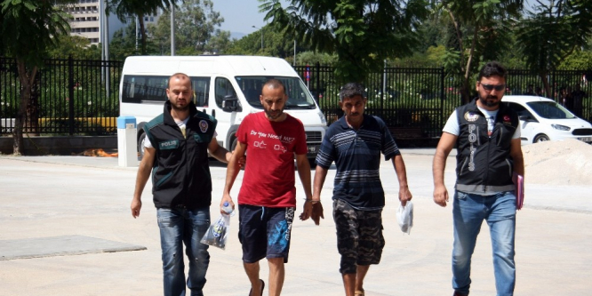 İç çamaşırında uyuşturucuyla polise yakalandı