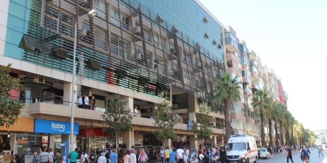 İntihardan kurtardıkları genç kızı kaçmasın diye odaya kilitlediler