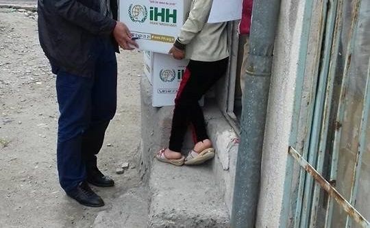 Yardıma muhtaç ailelere ramazan kumanyası