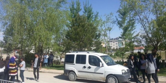 Öğrenciler deprem paniği yaşadı