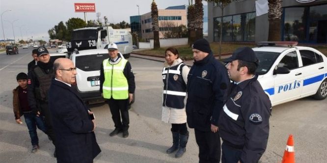 Vali Demirtaş, polis uygulama noktasını denetledi