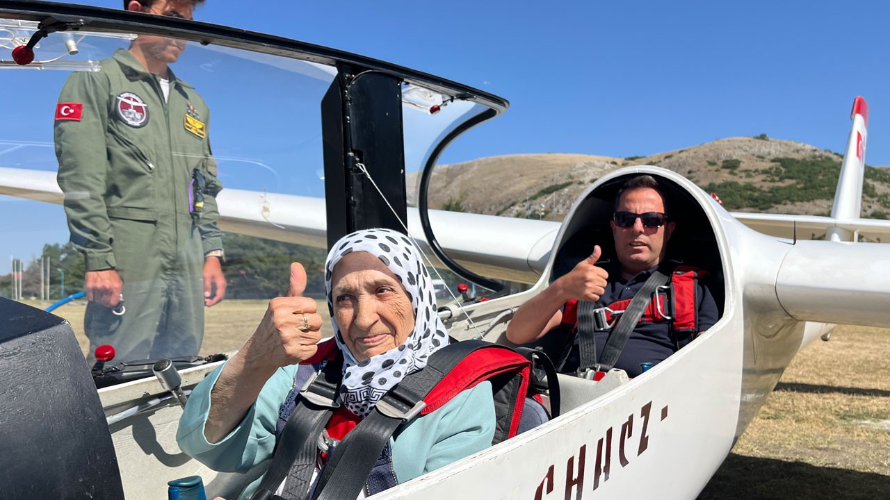 83 yaşında gökyüzünde süzüldü!