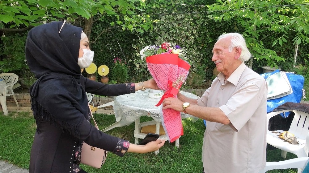 83 yaşında ilk kez babalar gününü kutladı 