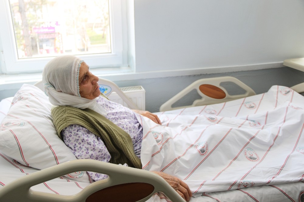 83 Yaşındaki Nazmiye Nine Şifayı Develi Hatice Muammer Kocatürk Devlet Hastanesi’nde buldu 