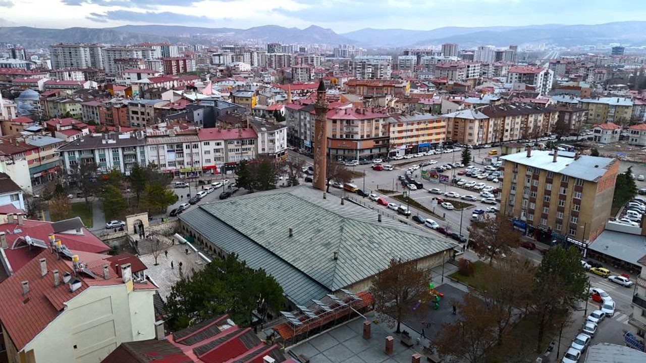 832 yıllık camide Kurban Bayramı sevinci