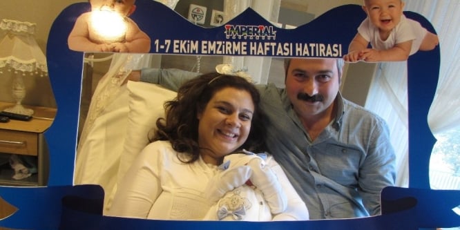 Karanfil ve broşür dağıtarak anne sütünün önemini anlattılar