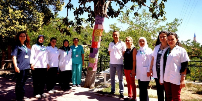 Kanser haftası farkındalığı örgüleri kalıcı oldu