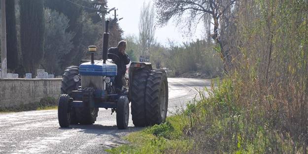 84 model traktörünü modifiye etti