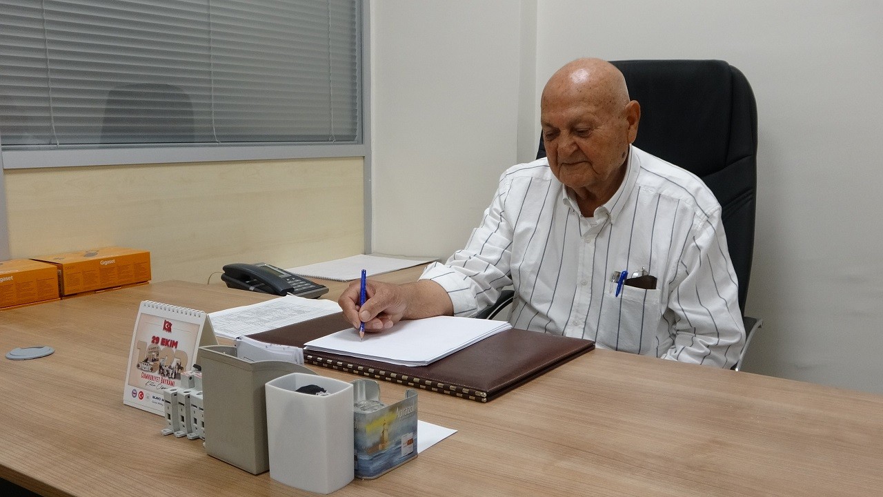 84 yaşında gelen emeklilik! Dile kolay tam 56 yıl kesintisiz çalıştı