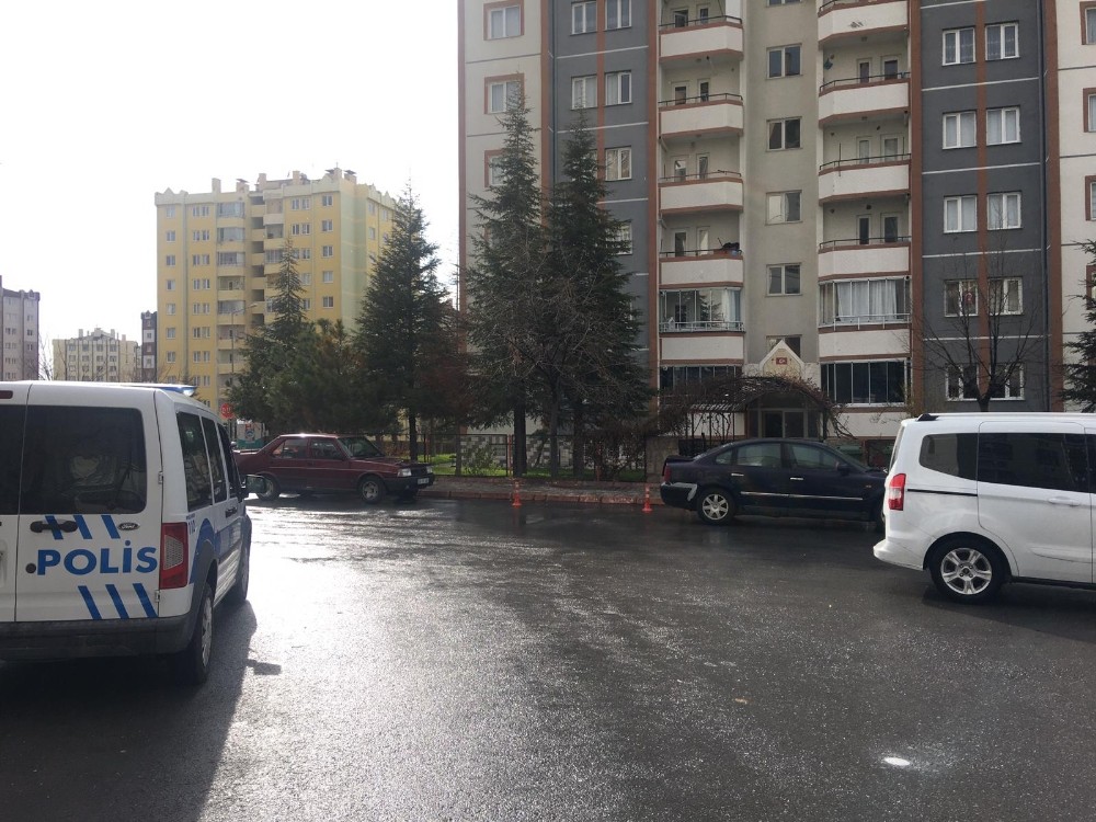 84 yaşındaki adam evinde ölü bulundu 
