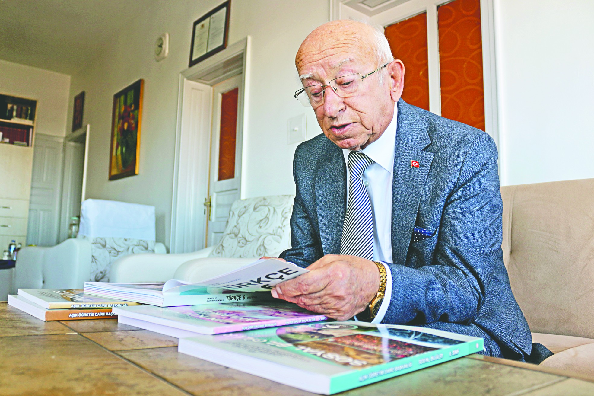 84 yaşındaki ‘Dede’ okuma azmiyle gençlere örnek oluyor