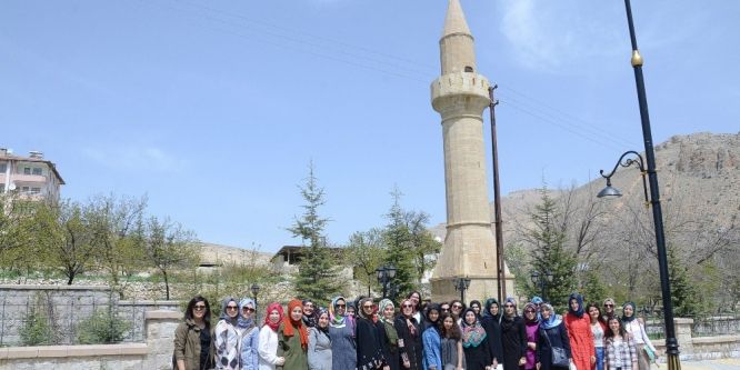 Üniversite öğrencileri Darende’yi gezdi