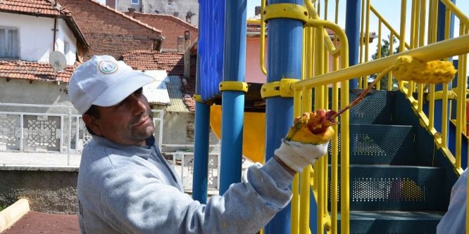 Parklarda bakım ve revize çalışmaları devam ediyor