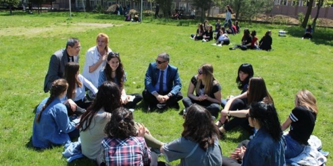 Lisede bahar şenliği