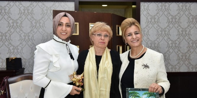 Bayan Karlov’a veda yemeği