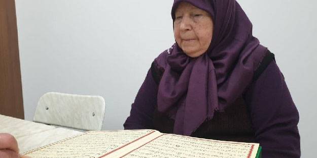 85 yaşında Kur'an-ı Kerim okumayı öğrendi