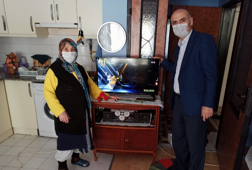 85 yaşındaki kadın televizyon istediği televizyon isteği yerine getirildi 