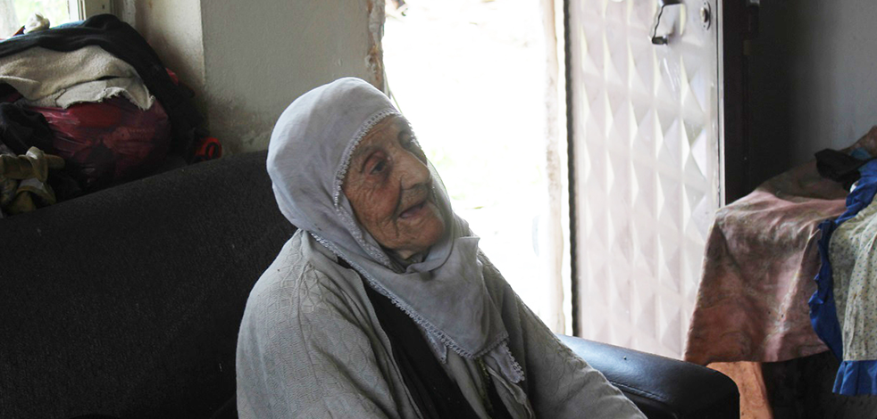 85 yaşındaki Sultan nine ve oğlu çöp evde yaşıyor
