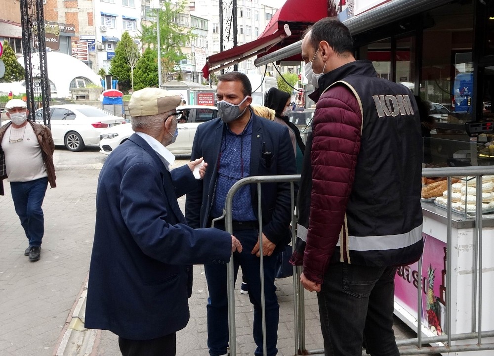 85 yaşındaki vatandaş bankaya giderken polise yakalandı 