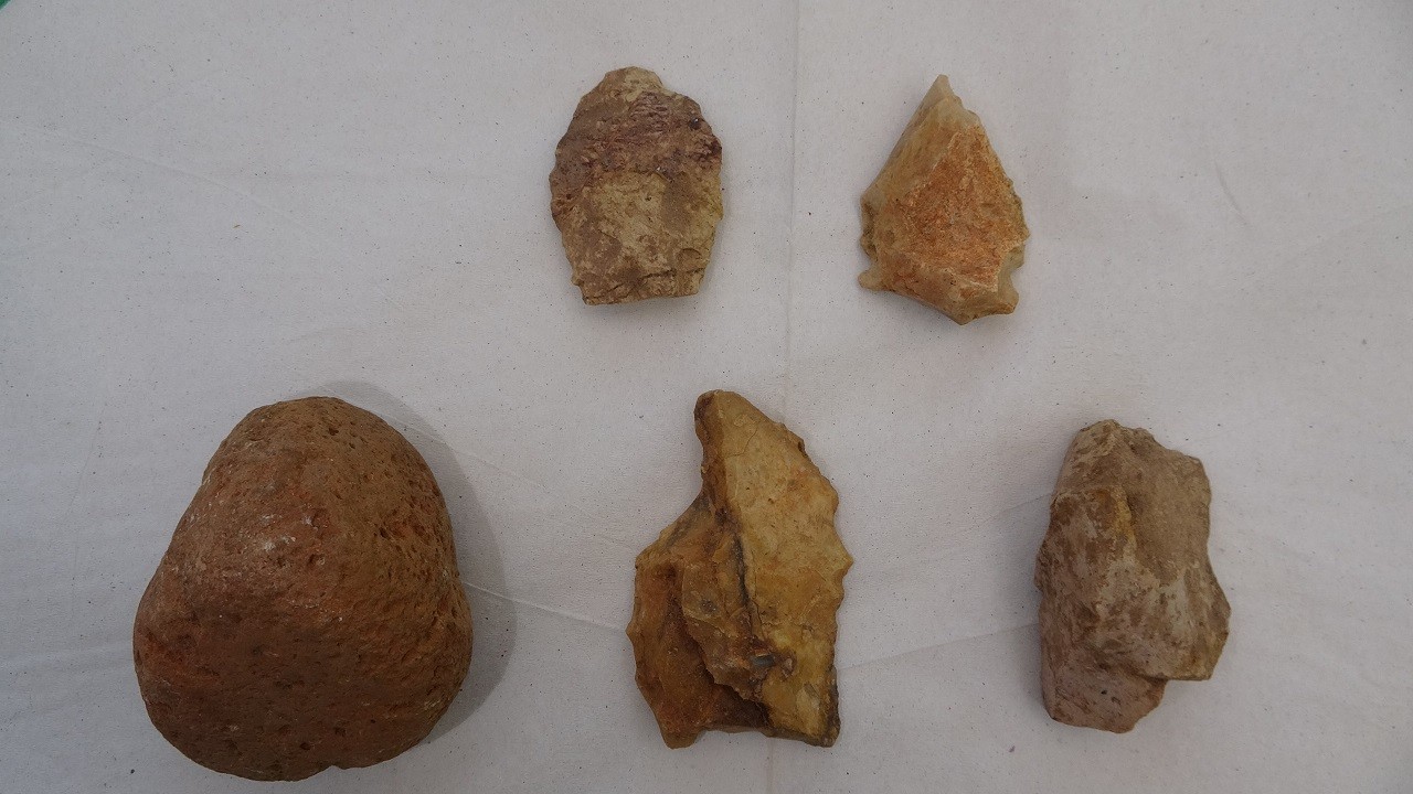 86 bin yıllık mağarada 25 bin yontmataş bulundu