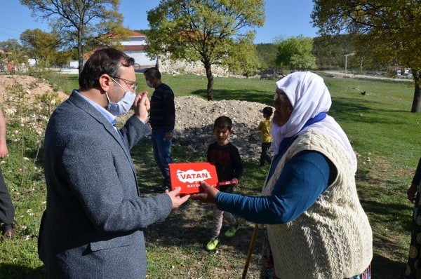 86 yaşındaki Azime Nine’nin bayrak aşkı 