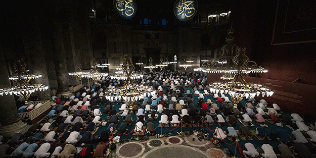 86 yıl süren hasretin ardından Ayasofya'da ilk sabah namazı