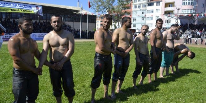 Alaplı’da yağlı güreş heyecanı