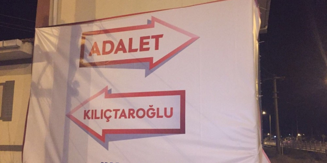 ’Adalet Kurultayı’na pankartlı tepki