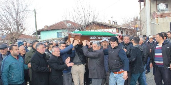 Şizofren komşusu tarafından öldürülen karı-koca toprağa verildi