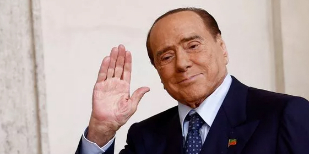 86’lık Berlusconi iyice azıttı!