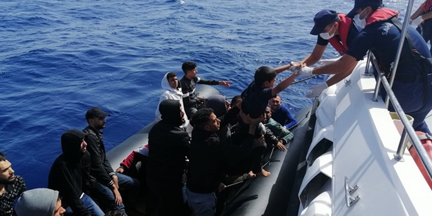 87 düzensiz göçmen kurtarıldı