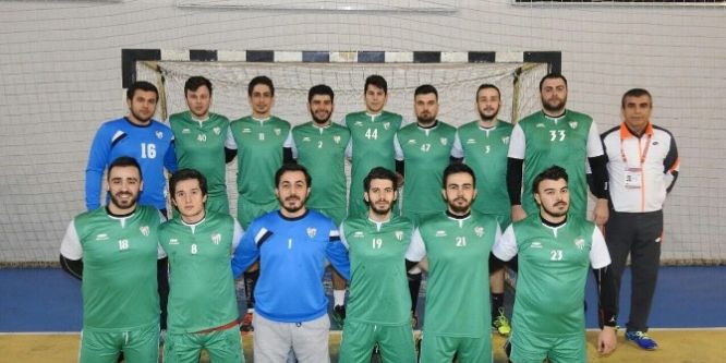 Gölbaşı lider takım ile puan farkını korudu