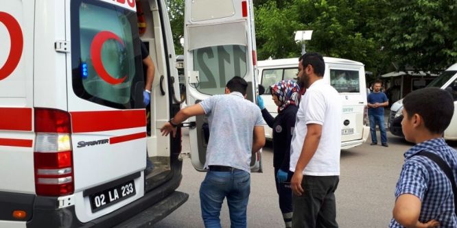 Otomobil ile motosiklet çarpıştı: 1 yaralı