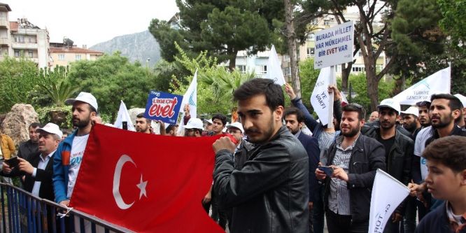 “Türkiye İçin Evet” yürüyüşü Hatay’da miting havasında geçti