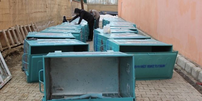 Kahramanmaraş'tan Başkale Belediyesine çöp konteyneri desteği