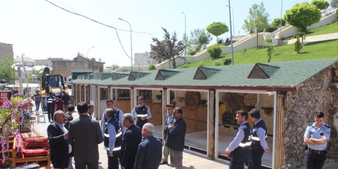 Hısn-ı Mansur Kalesinin etrafı temizleniyor