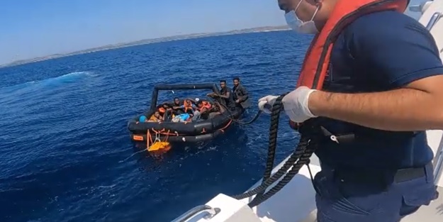 88 düzensiz göçmen kurtarıldı