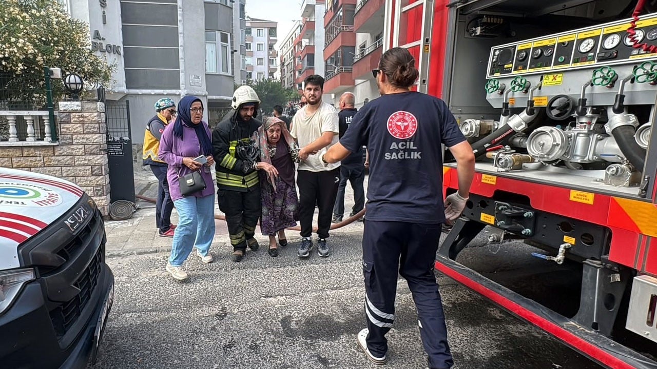 88 yaşındaki kadın alevlerin arasında mahsur kaldı