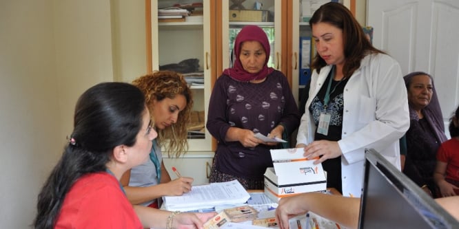 Toroslar’da kadınlar sağlık taramasından geçiriliyor