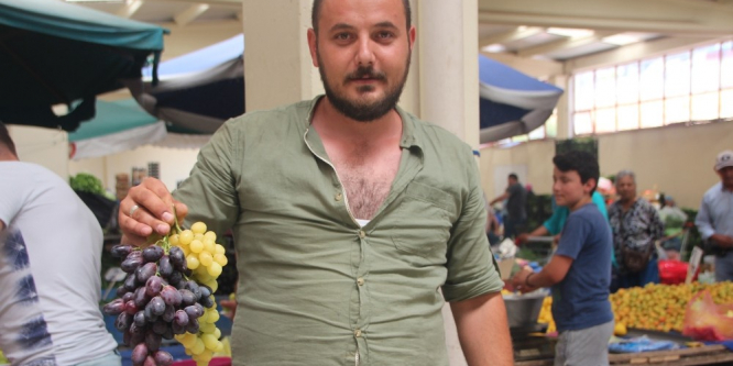 Kilosu 5 TL’den satışa çıkan çekirdeksiz üzüme ilgi yoğun